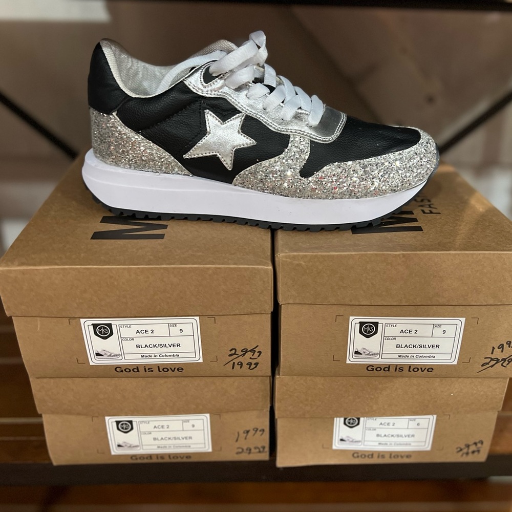 NEW Trendy Star Sneakers